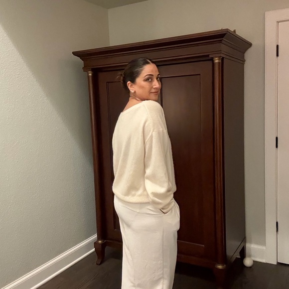 Aritzia Babaton Elegant Cream Cashmere Blend Sweater - Picture 2 of 6